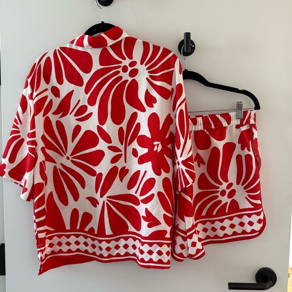 H&M Patterned Set - Picture 2 of 10